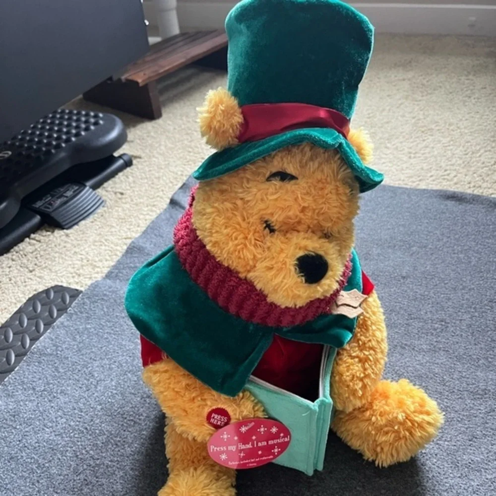 Christmas Disney Caroling Winnie the Pooh 15” Plush Caroler‎ music doesn’…